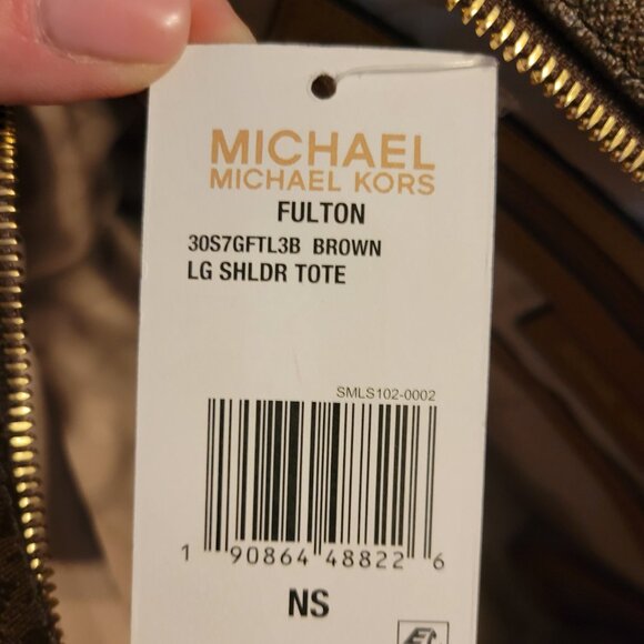 Michael Kors Fulton Large Logo Shoulder Bag NWT - Picture 9 of 9